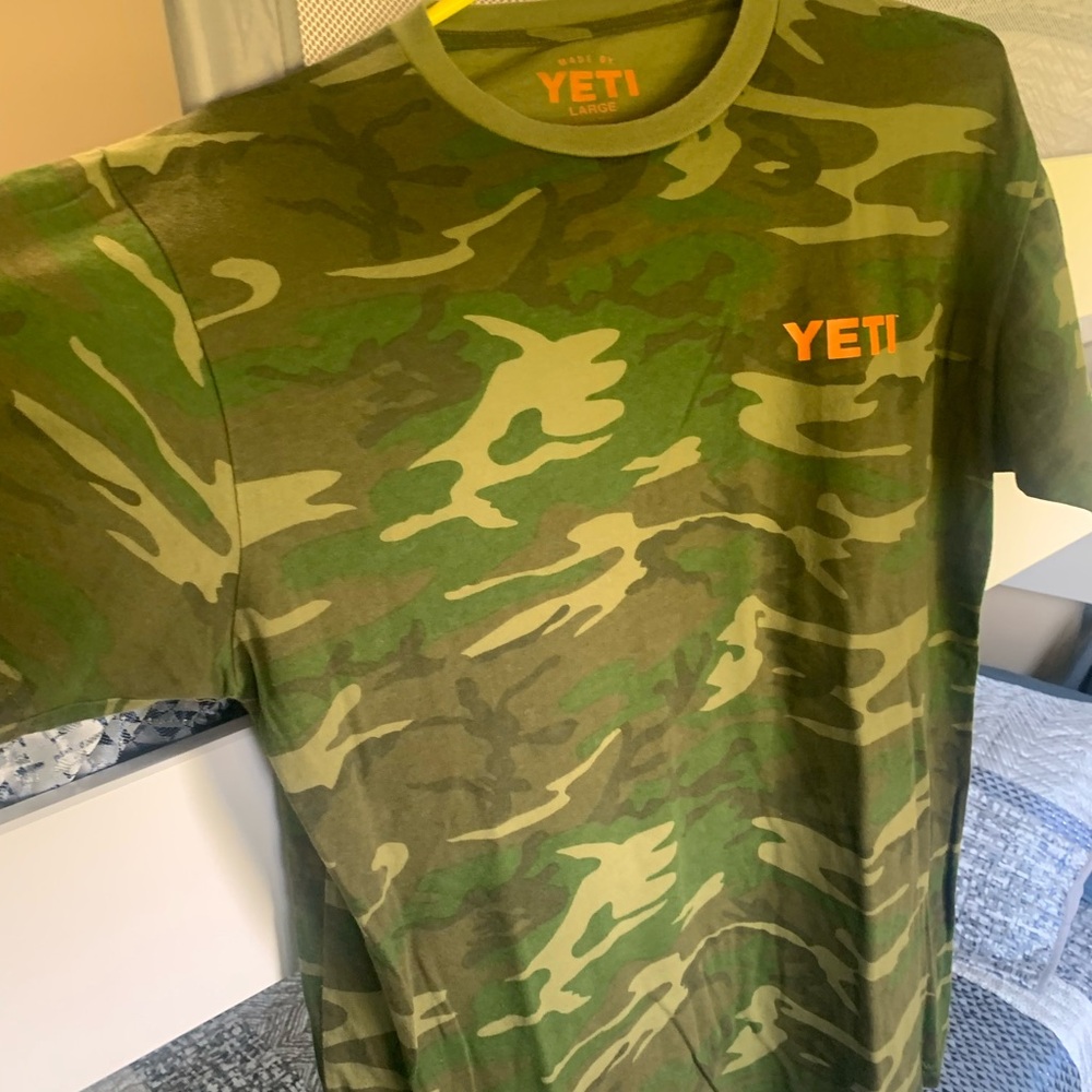 YETI Men's Camouflage T-Shirt - Green